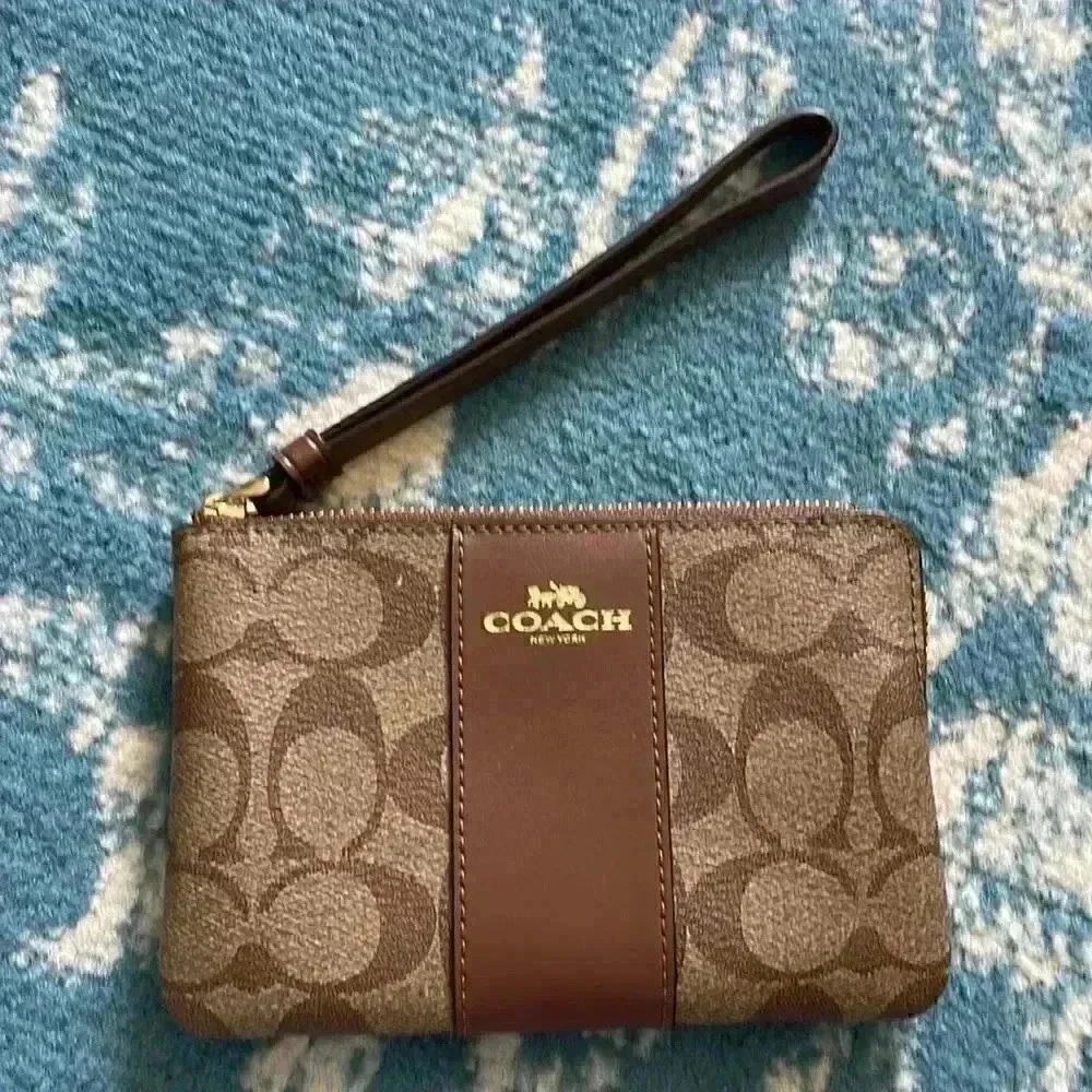 Coach leather zipper wristlet NWT